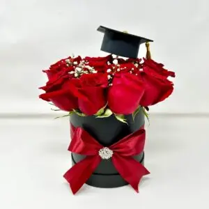Box Negra de Rosas Rojas con Birrete