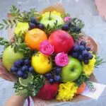 Ramo de Frutas y Flores